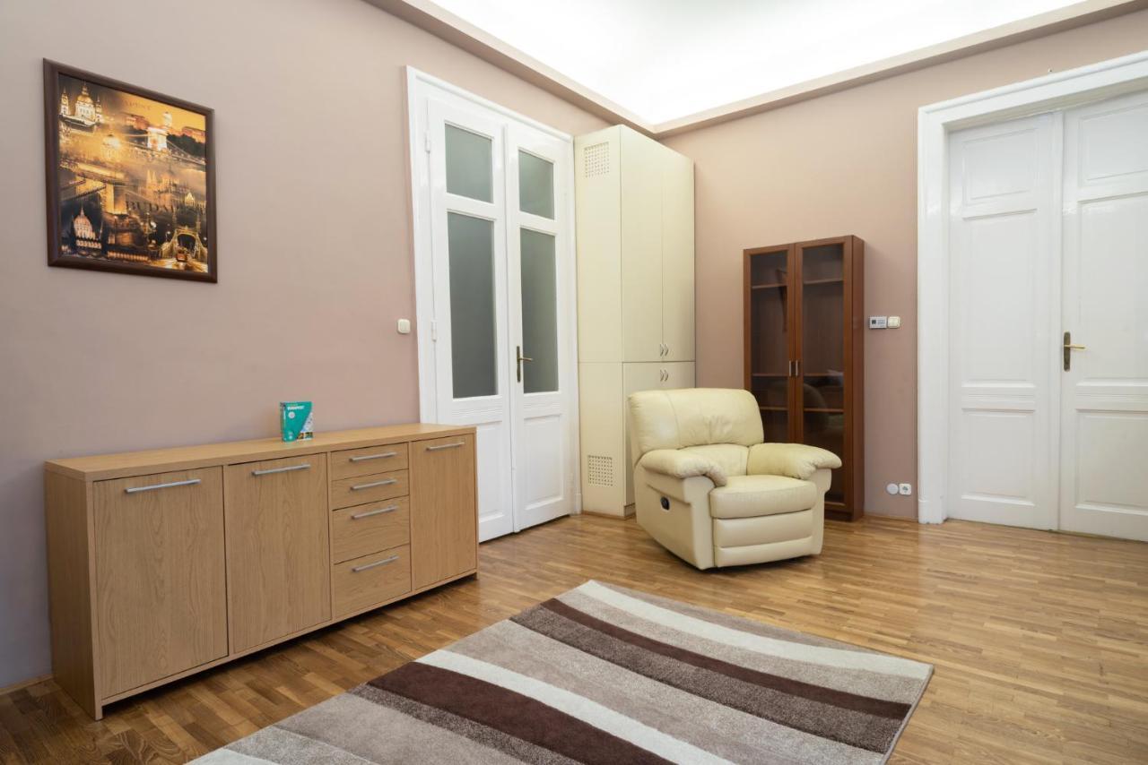 Kiraly Central Apartment With Free Parking And Ac Budapest Ngoại thất bức ảnh